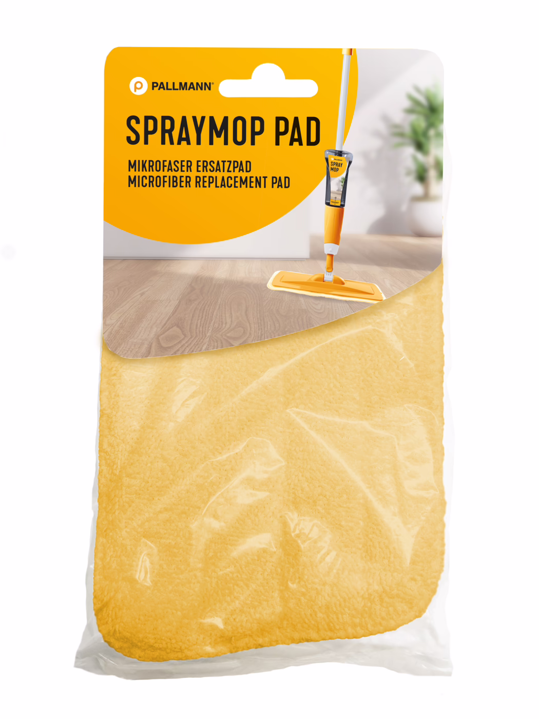 Lingette microfibre jaune emballée pour Spraymop de Pallmann. L'en-tête orange et blanc indique 'SPRAYMOP PAD' et montre une image d'un spraymop orange sur un sol en bois ; la lingette est visible à travers une pochette plastique transparente. Scène intérieure lumineuse avec une plante en pot floutée en arrière-plan.
